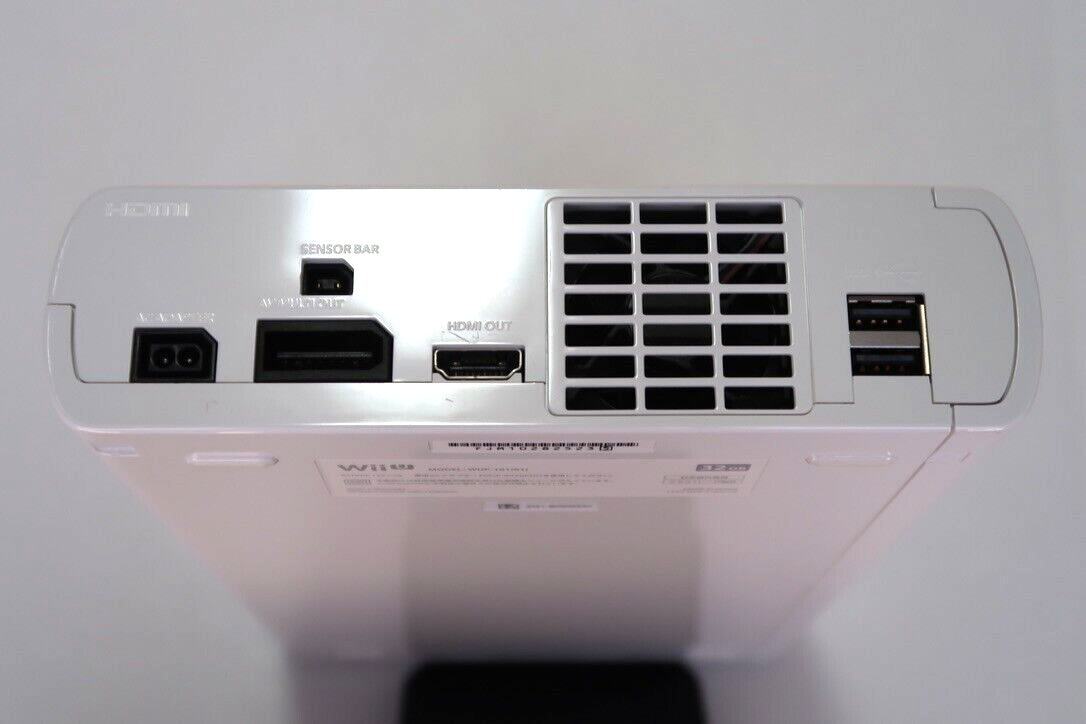 Nintendo WiiU 32GB Console And Gamepad 