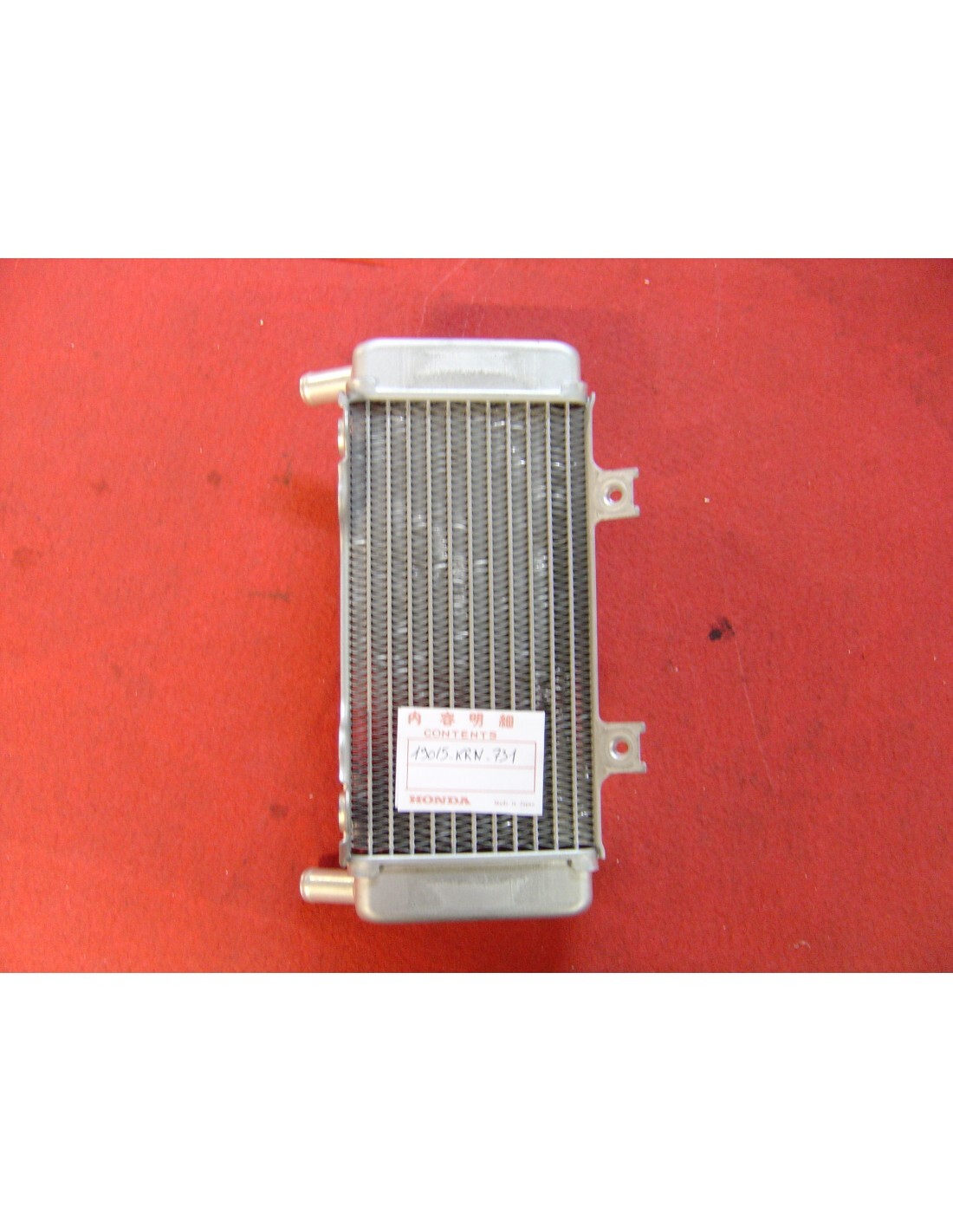 Radiateur coté gauche de CRF250 05/06 pièce neuve avec quelques défauts de stockage en alu