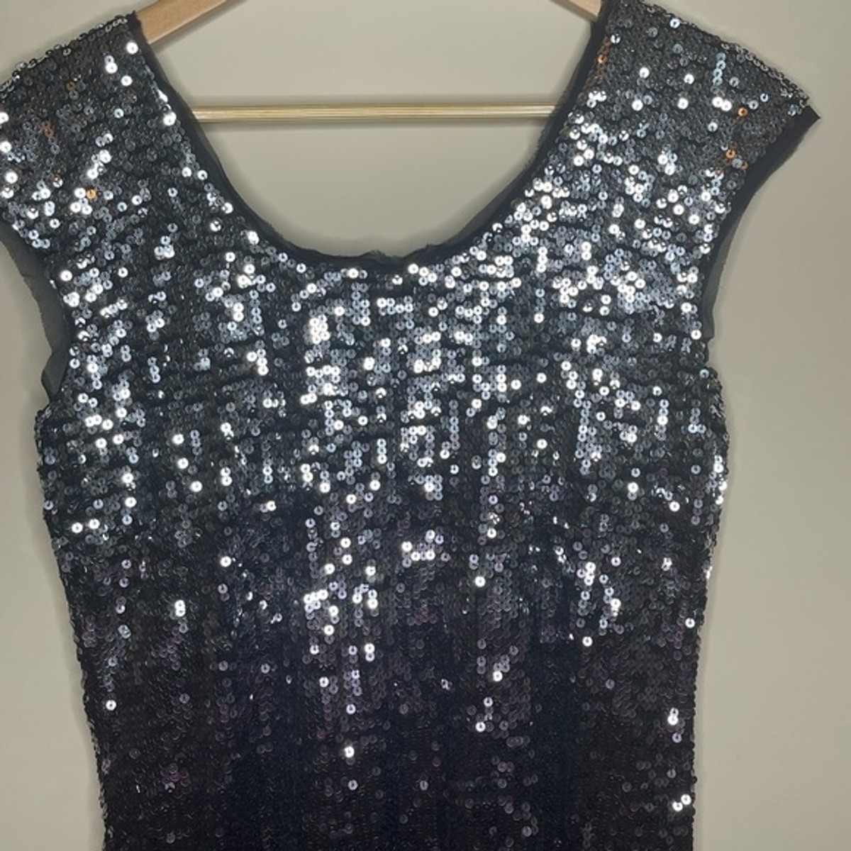 white house black market silver sequin dress WHITE HOUSE BLACK MARKET SEQUIN BLACK & SILVER DRESS CAP-SLEEVE SIZE XS EUC