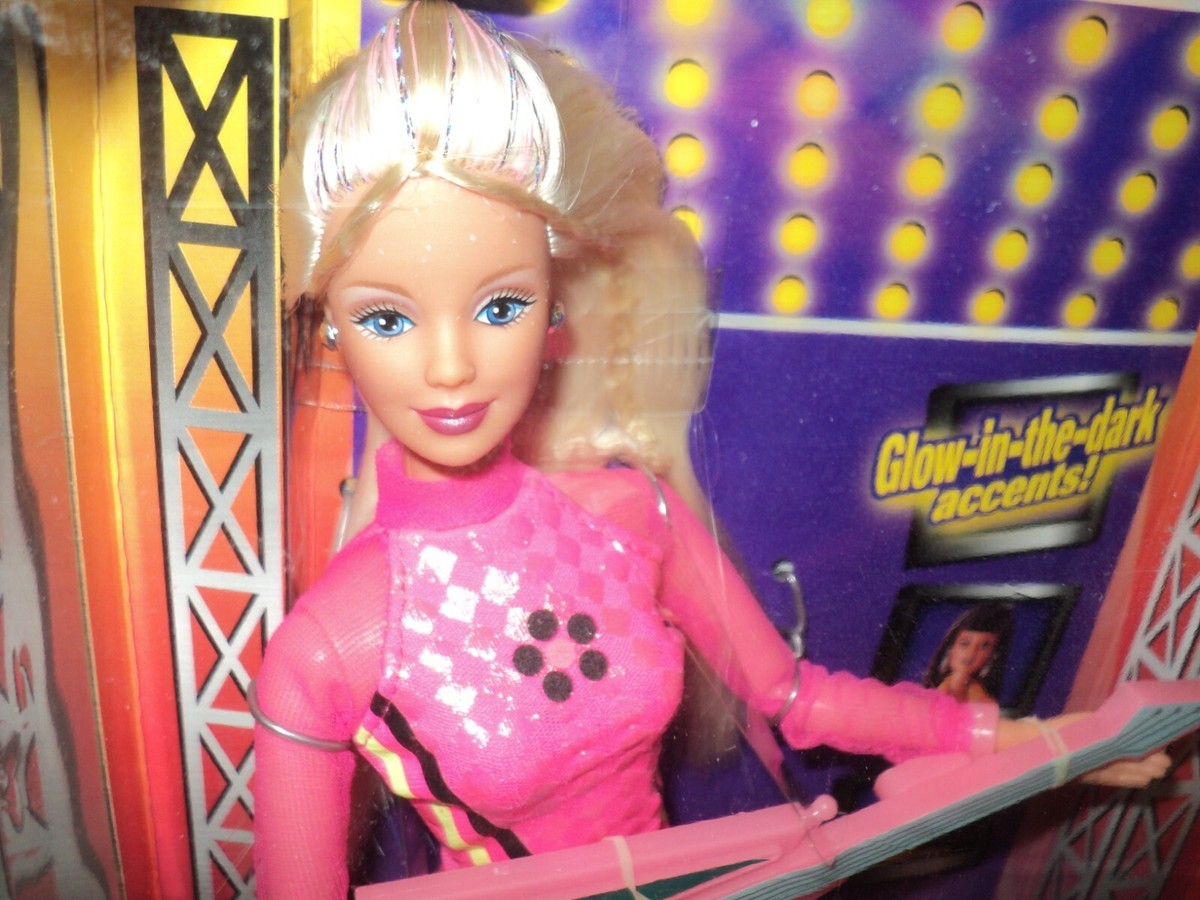 BEYOND PINK BARBIE Glow in the dark hair 1998 – never opened
