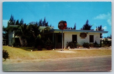 Trenton Motel Bay Apartments Clearwater Beach Florida FL Chrome c1950 Postcard