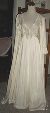VTG M/L RARE OLGA Unique Scalloped Oyster Nightgown Cape Robe Peignoir