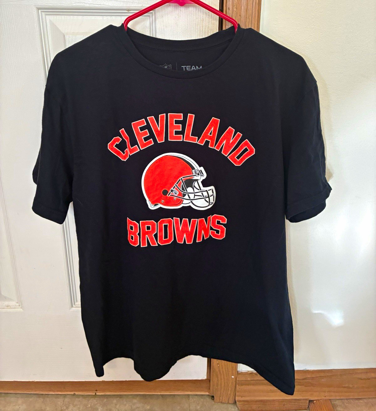 Cleveland Browns T Shirt Mens L Black NFL Team Apparel Helmet Football Tee