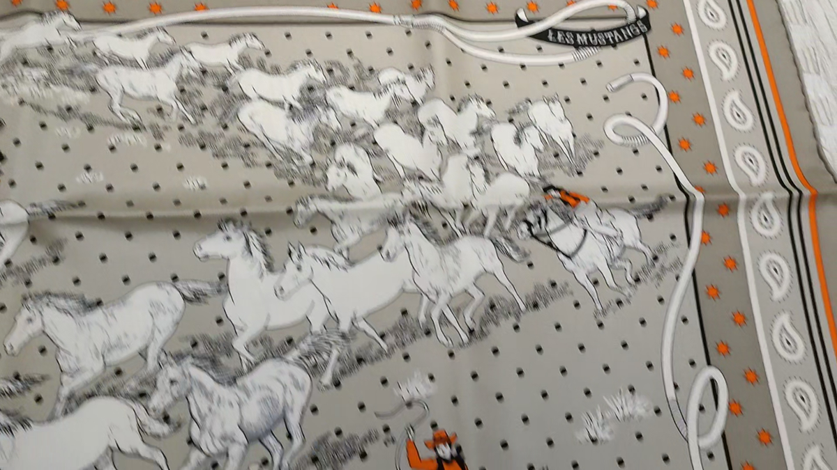 Unused w/box HERMES Carre 55 LES MUSTANGS Horse Silk Scarf Bandana