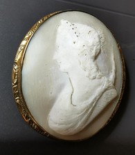 ANCIENNE BROCHE CAMÉE