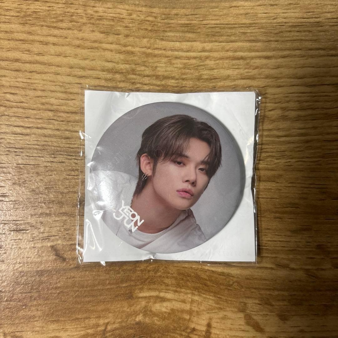 TXT Yeonjun MOA Con Badge Capsule Toy Pin K-POP Idol Unused