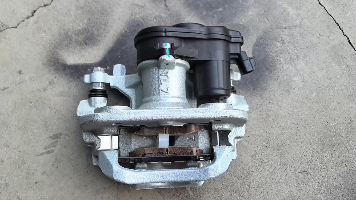 47850 - 06160 Rear Left Brake Caliper with EPB Motor fits Avalon