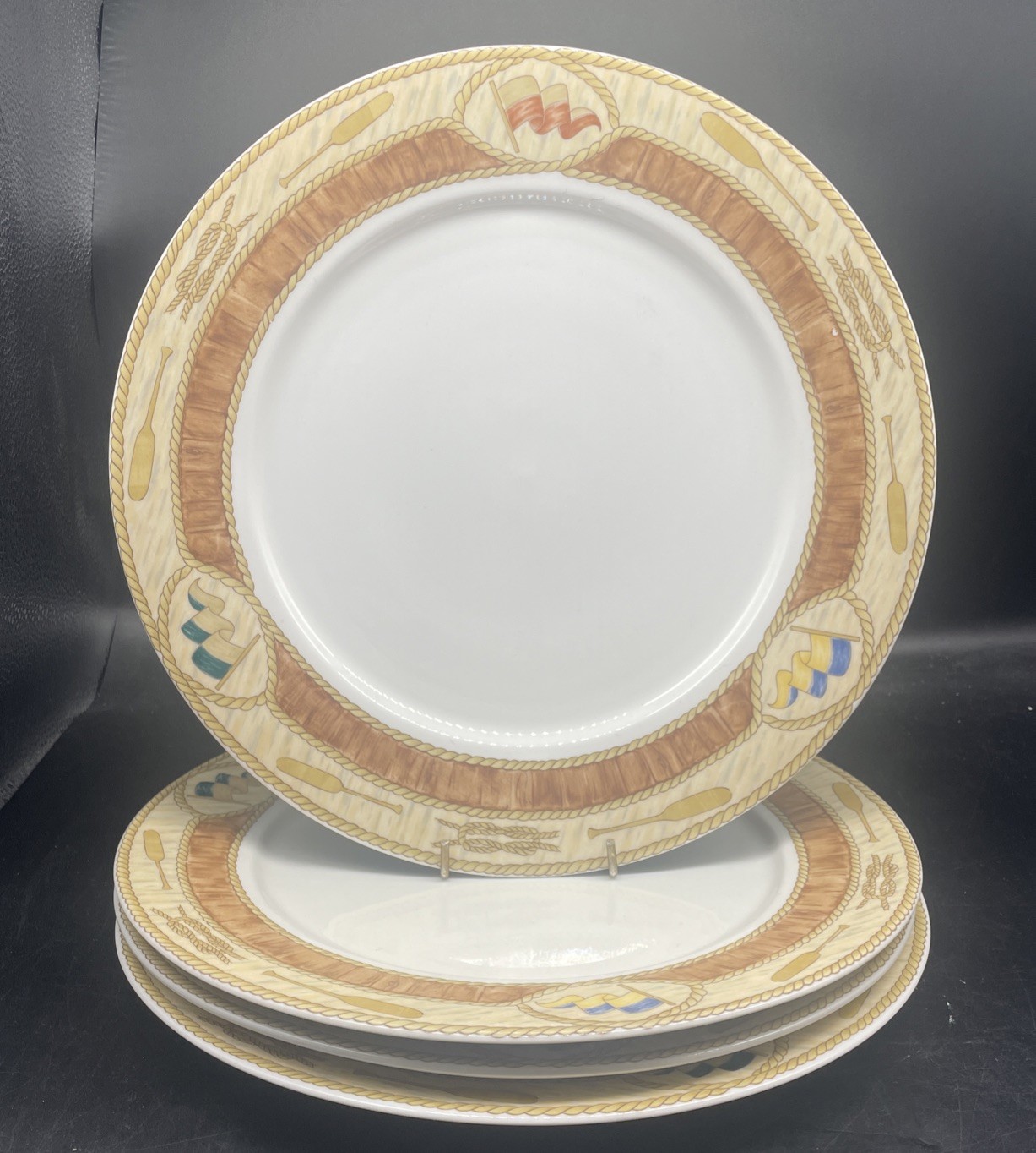 Of 4 Porcelain 10 5/8" Dinner Plates