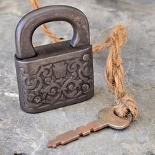 Antique Cast Iron E.T. Fraim Story Padlock Scrolled Iron & Keystone w/ Lock Key