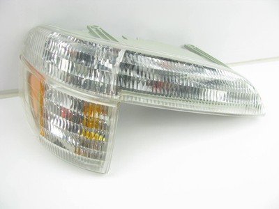 NEW - OUT OF BOX - Right Passengers Corner Parking Signal Light  95-01 Explorer