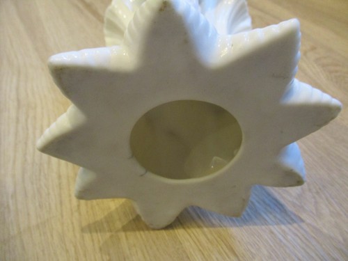 White Porcelain Ceramic 4 Lily fluted vase - Picture 15 of 24