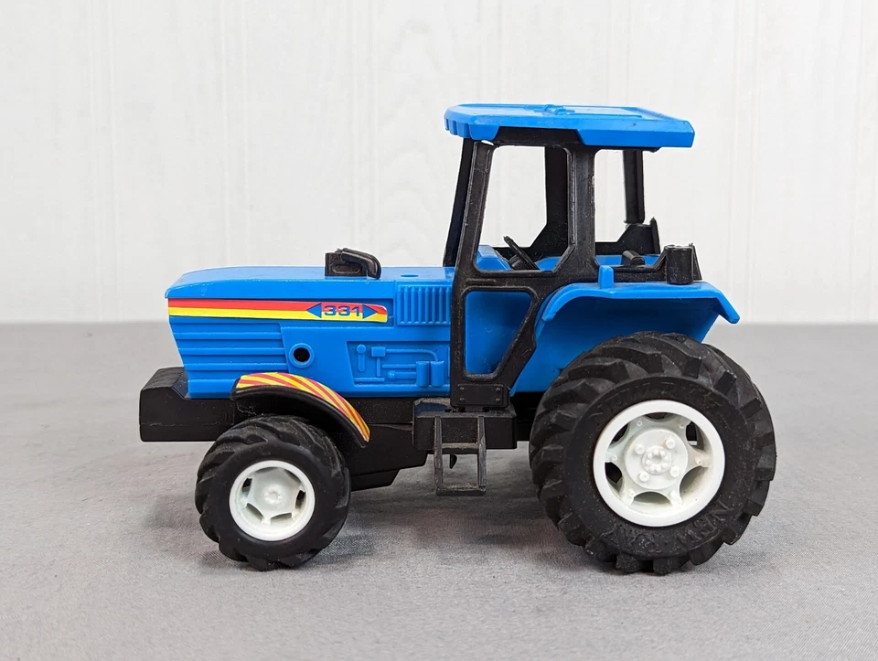 Nuevo lote de juguetes de granja Ray, China: tractor azul 331, tractor rojo China y 3 remolques Foto 2 de 4