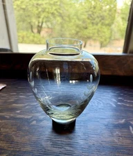 Jan Barbogolio Glass Etched Laurel Wreath Footed Iron Bud Flower Vase