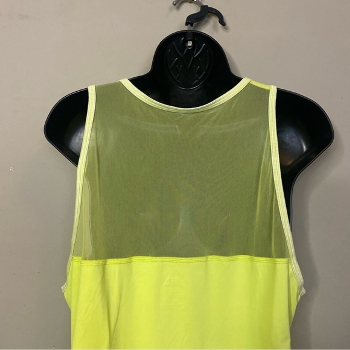 THE NORTH FACE 蛍光イエローメッシュタンクトップ THE NORTH FACE Yellow Neon Sleeveless Back Mesh Sports