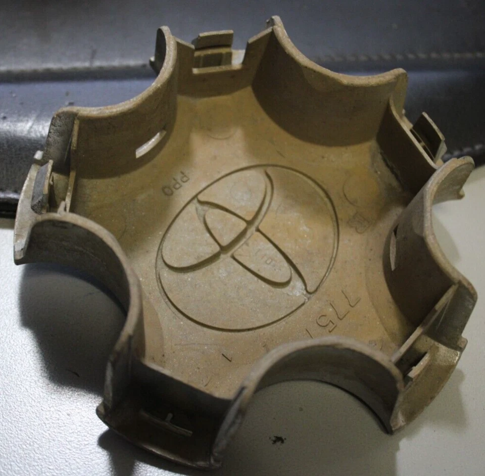 91 92 Toyota MR2 OEM Center Hub Cap 7757 2 broken tabs/no metal ring 69289 69290 Foto 4 de 4