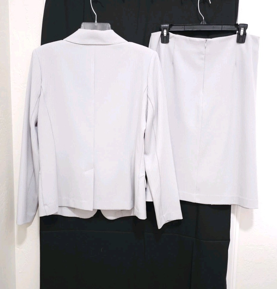 VTG KC Spencer 2pc Suit SET Pleated Skirt & Jacket 10 Medium Lt Gray Pinstriped