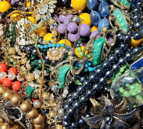 3 Lbs. Vintage to Modern Costume Jewelry Junk Tangled Estate Craft Lot (Lt # PP)