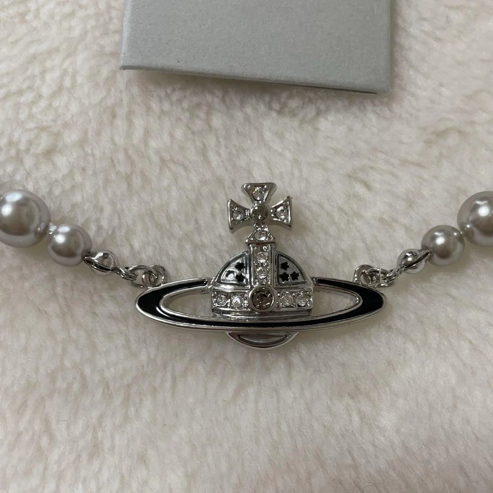 Gargantilla Vivienne Westwood Orb Collar Gris 1 Fila Perla Plata con Cordón Foto 2 de 4