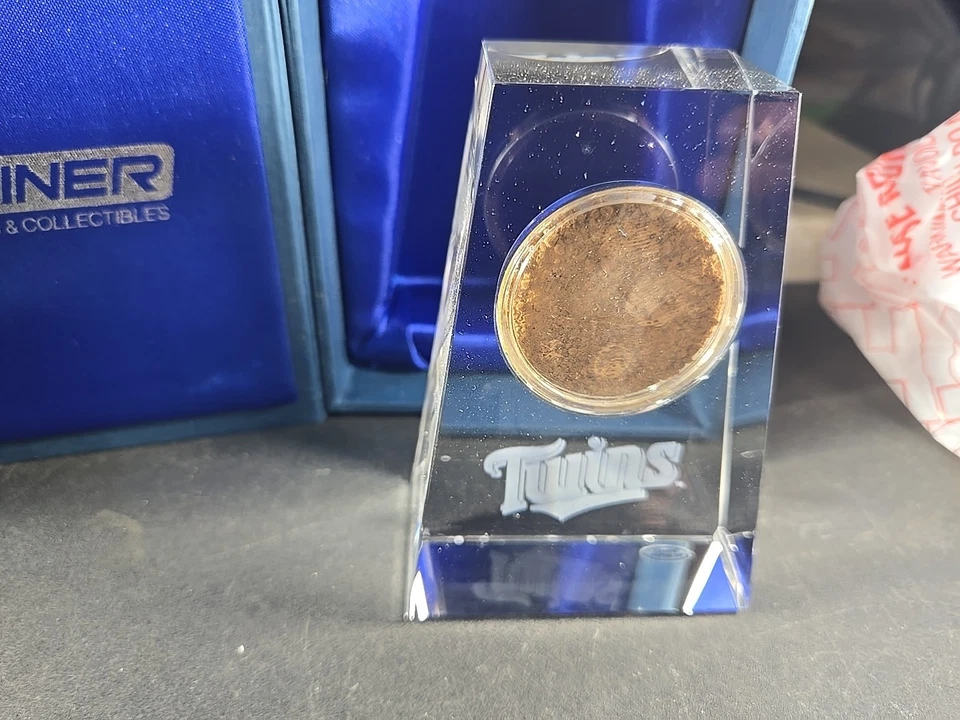 Minnesota Twins SUCIEDAD USADA EN EL JUEGO en pisapapeles de cristal - Steiner Sports certificado de autenticidad Foto 2 de 4