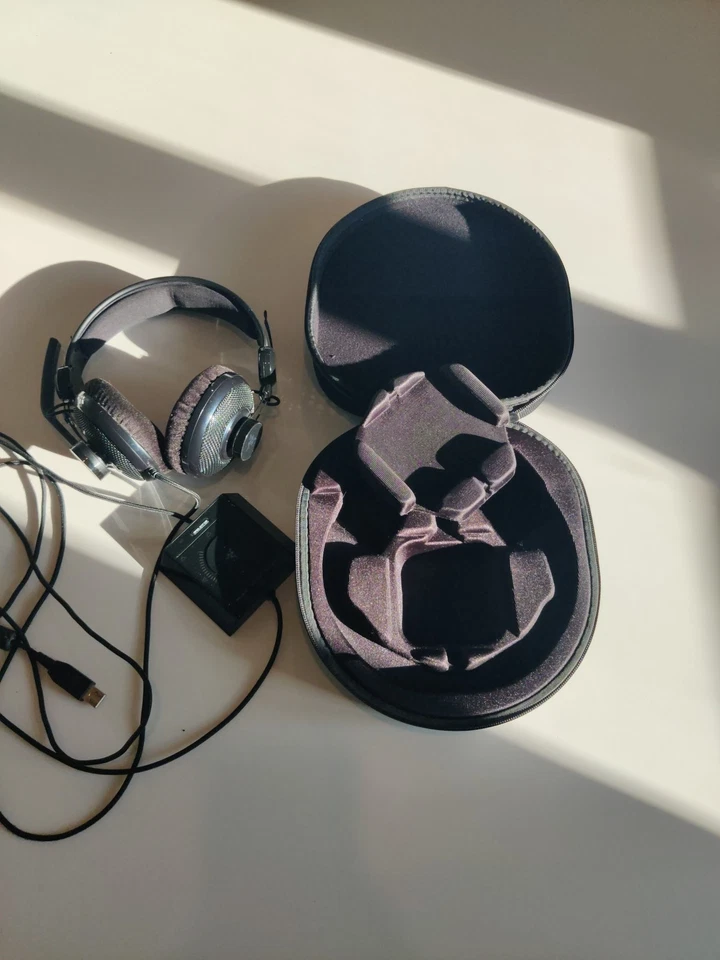 Razer Megalodon - 7.1 Gaming Headset - USB + Custodia Originale Razer - Immagine 3 di 4