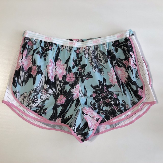 NIKE SPORTSWEAR FLORAL SHORTS : Sneaker Steal