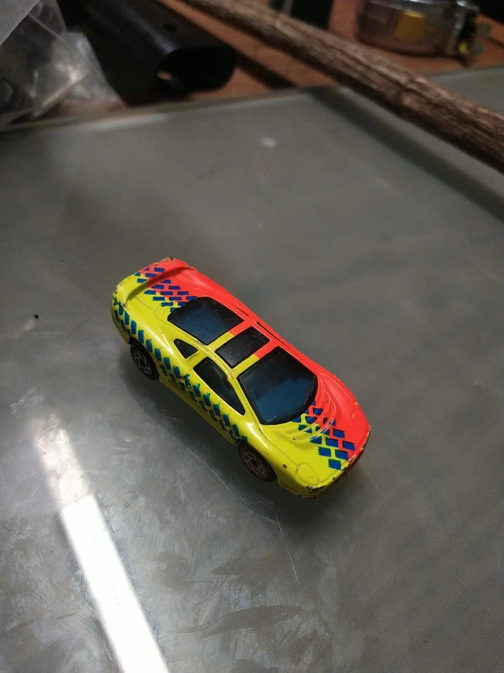 1992!!! Original Vintahe Matchbox Jaguar XJ220 Made in Thailand 1:64 scale Works - Image 3 of 4