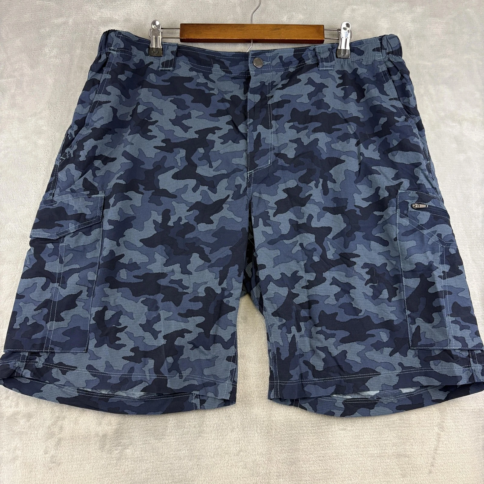 Columbia Cargo Shorts Mens 40 Blue Camo Nylon Lined Elastic Waist Outdoor Hiking