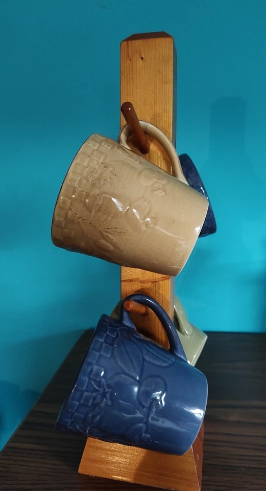 Juego de 4 tazas de café para artículos para el hogar exclusivos con árbol de madera. Foto 2 de 4