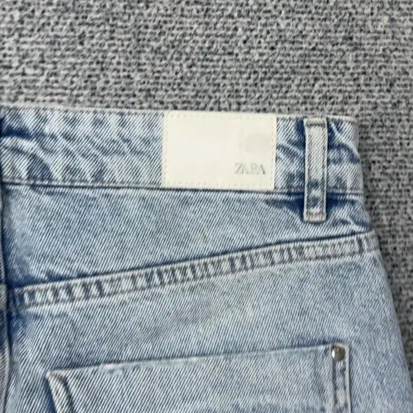 Zara Light Wash Vintage Jeans 28 thumbnail 6