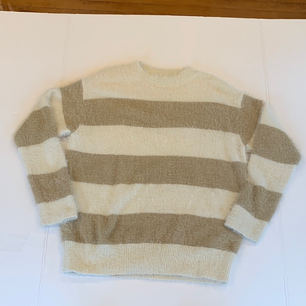 Universal Thread Women’s Medium Fuzzy Neutral Tan… - image 2