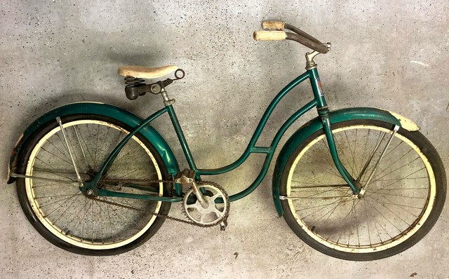 Vintage Montgomery Ward Hawthorn stepthru bike with