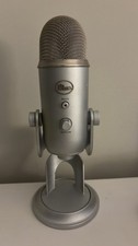 Blue Yeti USB Microphone Silver   Tested Working   Great Condition w/ Stand