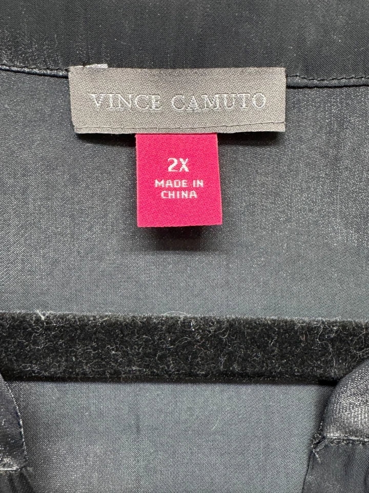Женская блузка Vince Camuto 2X с разделенным вырезом серебристая серая атласная с гофрированным длинным рукавом - Изображение 2 из 4