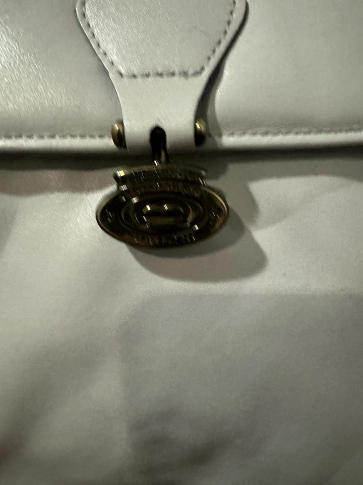 Aba tiracolo Etienne Aigner couro genuíno frontal cinza claro tom dourado 9561 - Imagem 2 de 4