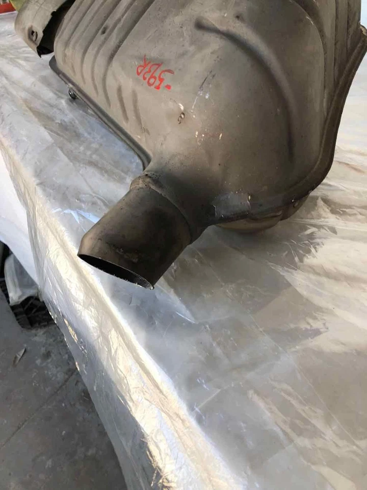 Mercedes Benz Clase C C300 2008-2012 silenciador escape pasajero derecho A204491210 Foto 2 de 4