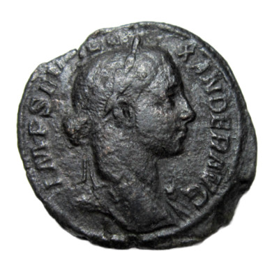 BRONZE SESTERTIUS. SEVERUS ALEXANDER, 222-235 AD. ROME MINT, ROMA REVERSE.