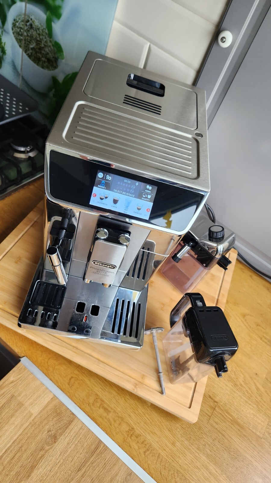 De'Longhi PrimaDonna Elite Bean to Cup Coffee Machine ECAM650.85.MS