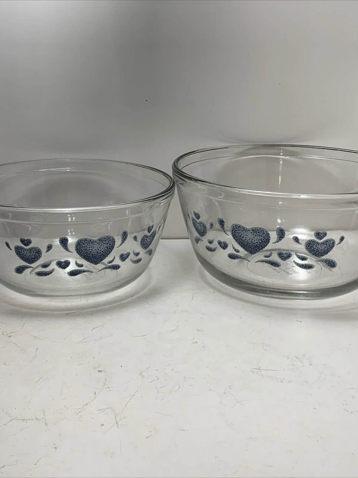 2 Vintage Anchor Hocking Blue Hearts Clear Mixing Bowls 2.5 Qt And 1.5 Qt.