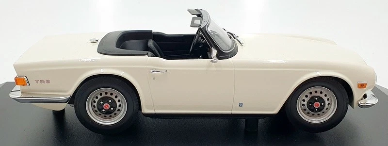 Minichamps 1/18 Scale 155 132035 - Triumph TR6 1969 LHD - White - Image 4 of 4
