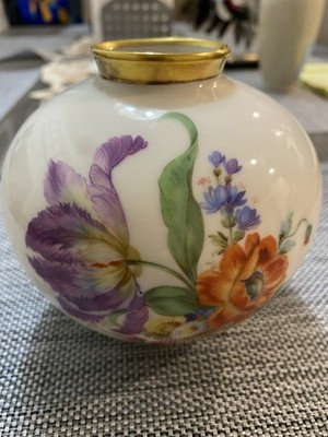 Hand Painted Porcelain Vase With 24 K Gold Trim.Bavarian