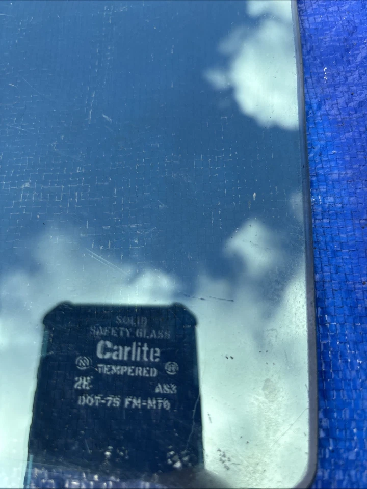 Ford Mustang Fox 1979-87 T-Top carrocería lado izquierdo del conductor - Carlite - sin cerraduras Foto 2 de 4