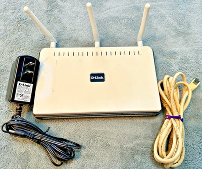 D-Link DIR-655 Wireless N300 Mbps Xtreme-N Gigabit 4-Port 1-USB Router GREAT