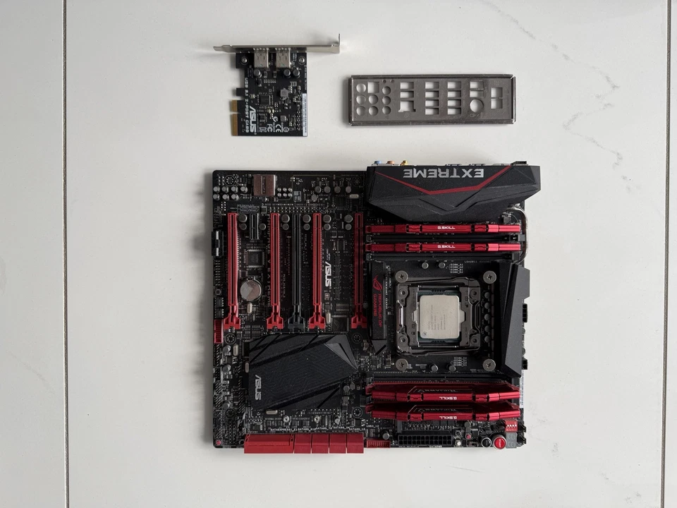 ASUS ROG Rampage V Extreme Intel X99 + i7 5820K + 32GB RAM + Corsair H105