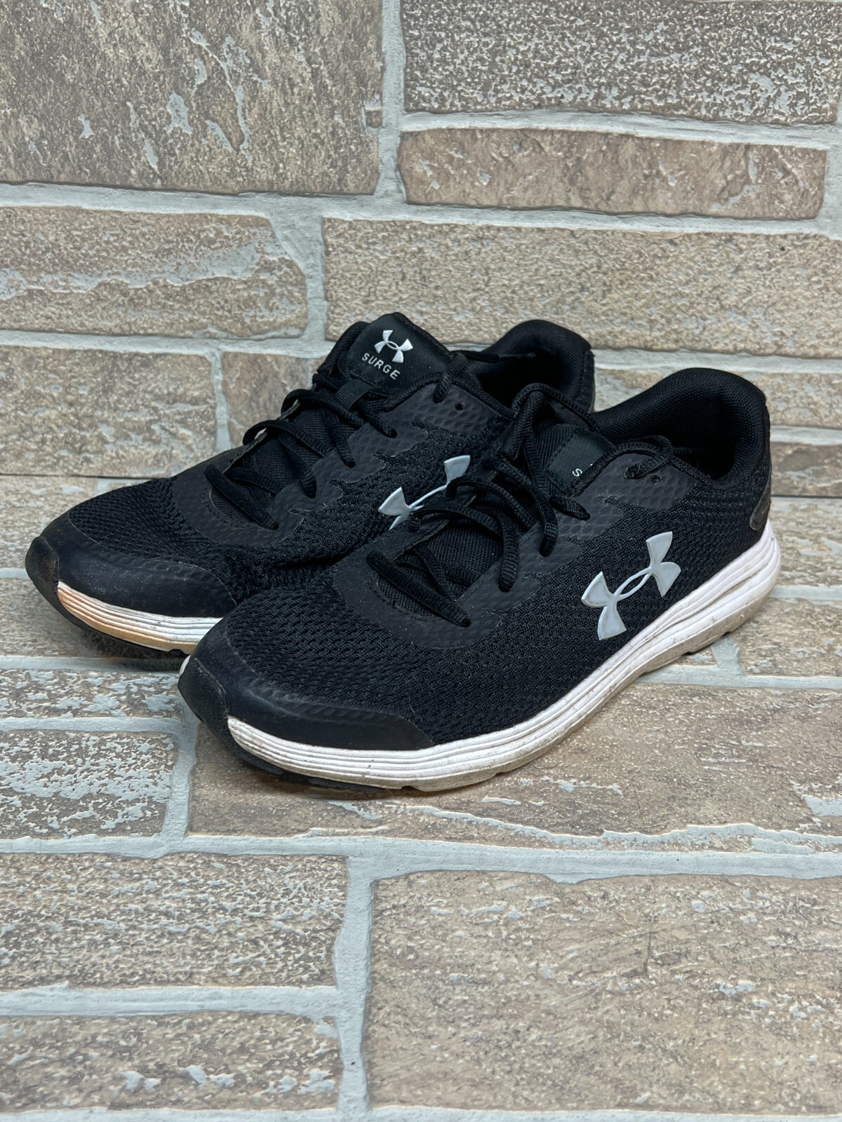 Under Armour UA Surge 2 Running Training Womens Sport Sneaker 3022605-001 Sz 8.5