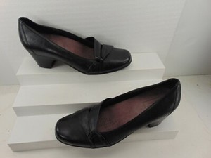 clarks soft leather pumps