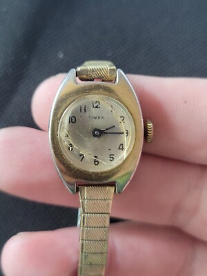 Ladies vintage golden Timex with a stretchy band Vintage Timex Indiglo Womens Womans Gold Round Analog  main image 2