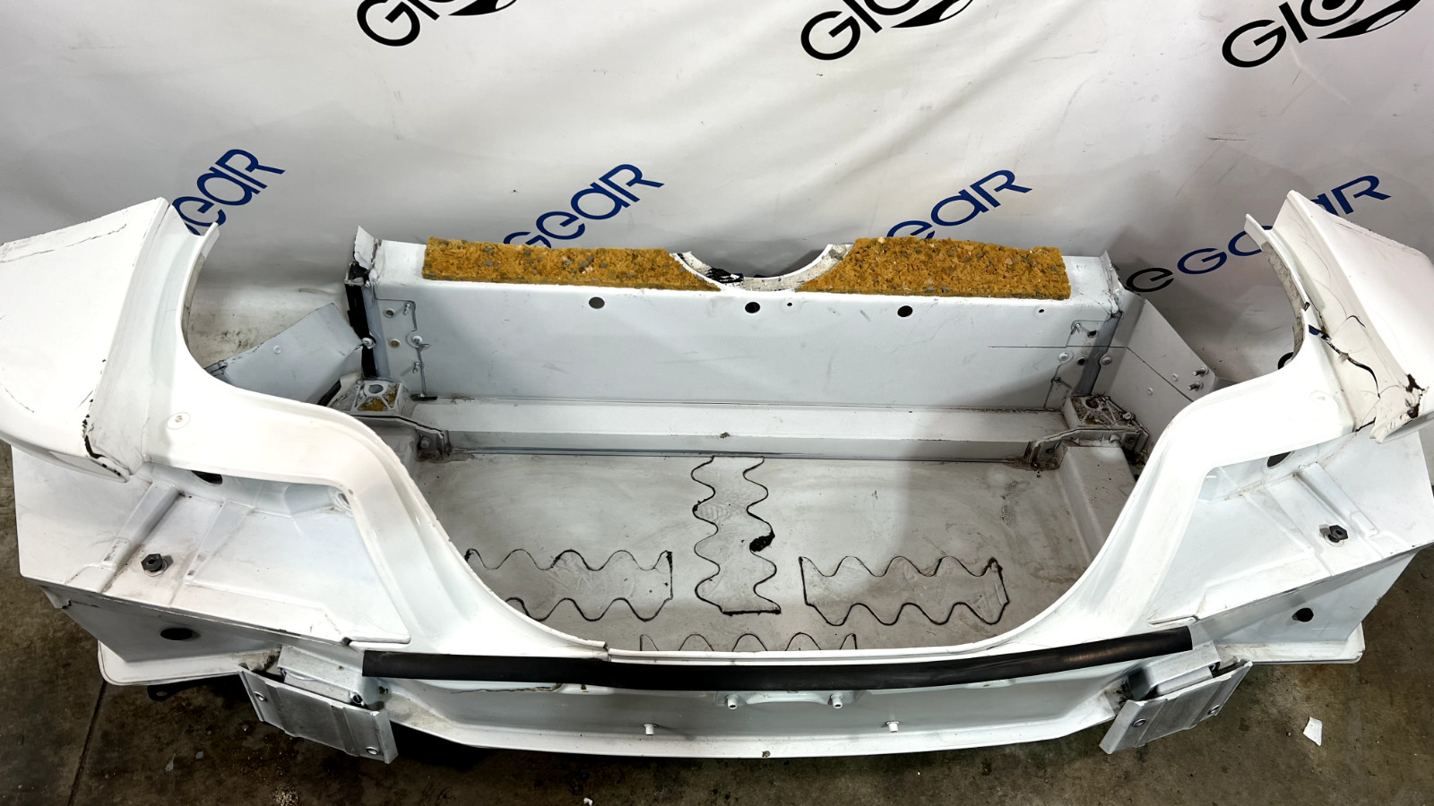 BODY REAR END - REAR PANEL  Aston Martin Vantage V8 2011 OEM