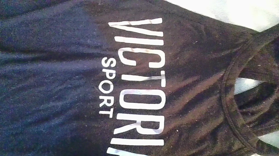 Camiseta sin mangas Victoria's Secret Sport S negra con logotipo reflectante espalda dividida etiqueta eliminada Foto 3 de 4