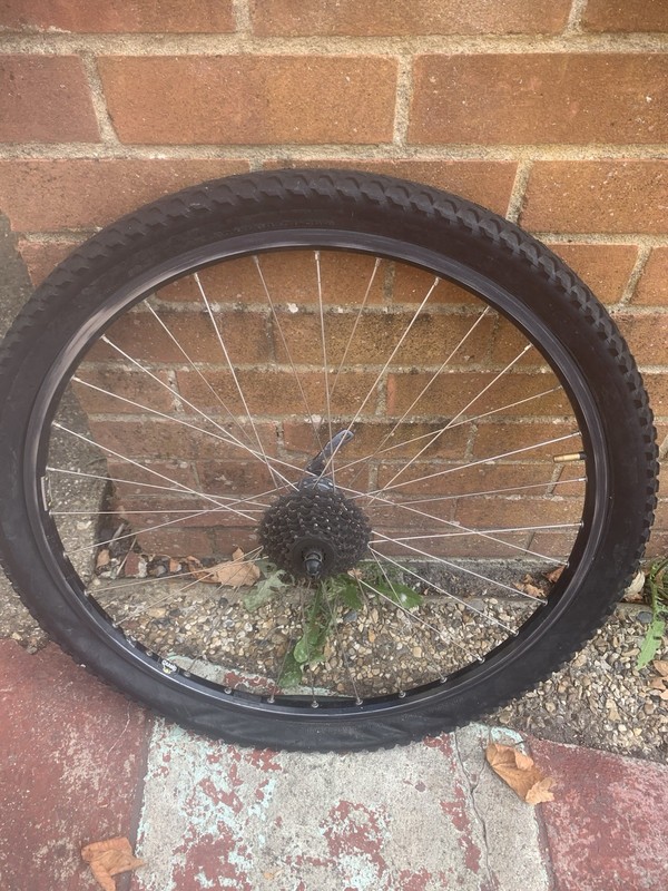 🚲 26” REAR BICYCLE WHEEL + SPECIALIZED TYRE – CASSETTE – SCHRADER VALVE – USED 