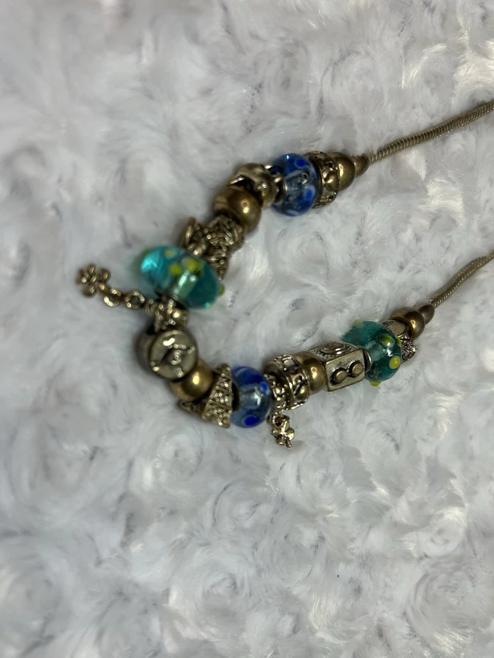 Colar de viagem I Love parece Brighton com contas e berloques sortidos e coração - Imagem 2 de 4